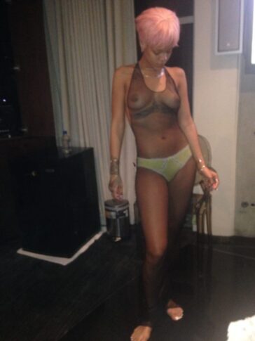 Rihanna Collecition of Nude Leaked New and Old Photos 27 Rihanna Nude Leaks Oceans8 22 624x832 1