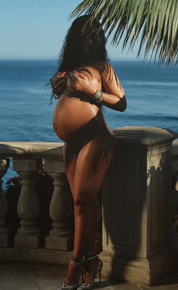 Rihanna Pregnant Topless TheFappening.Pro 8 624x1018 1