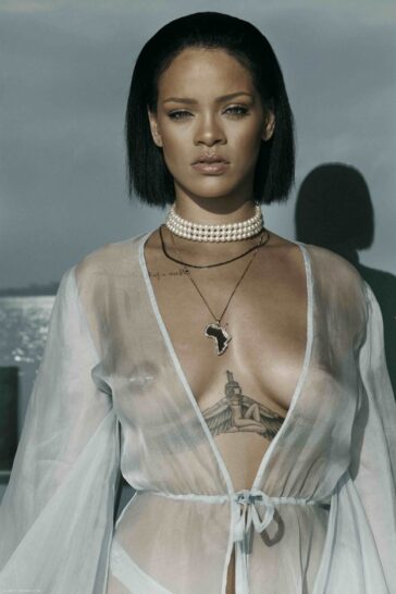 Rihanna New Topless Photos 27 Rihanna See Topless 3 624x936 1