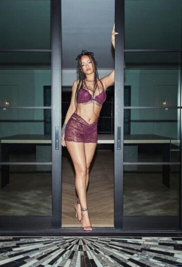 Rihanna Sexy New Year Look (2 Photos And Video) 20 Rihanna Sexy New Year Lingerie 624x913 1