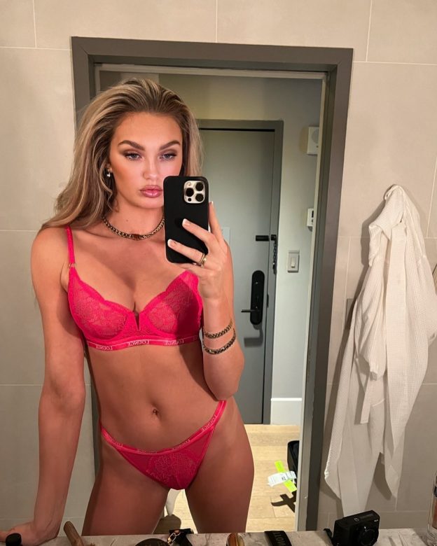 Romee Strijd Sexy At Coachella 2022 TheFappening.pro 1 624x780 1