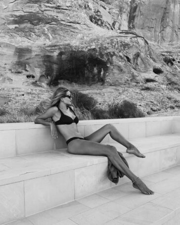 Rosie Huntington Whiteley Bikini And Nude Dresses TheFappening.Pro 1 624x778 1