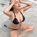 Salma Hayek Sexy In A Bikini (2 Photos) 20 Salma Hayek Sexy Black Bikini TheFappening.pro 2 624x780 1