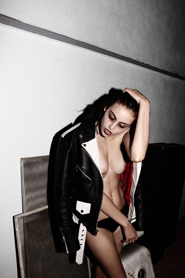 Sera Mann Nude Model 13 624x936 1