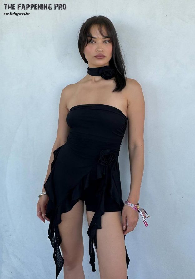 Shanina Shaik Sexy In Revolve (8 Photos) 6 Shanina Shaik Sexy TheFappening.Pro 7 624x892 1