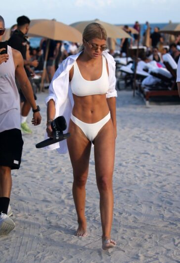 Sofia Richie Cameltoe Bikini 6 624x908 1