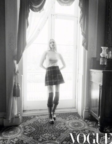 Sophie Turner Sexy Vogue 1 624x804 1