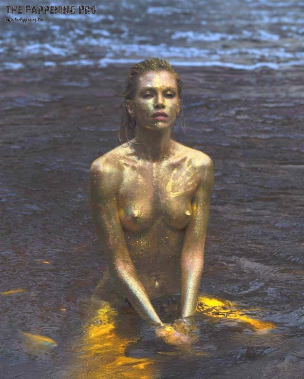 Stella Maxwell Nude TheFappening.Pro 1 624x778 1