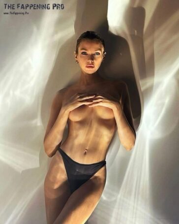 Stella Maxwell Nude TheFappening.Pro 5 624x780 1