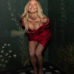 Sydney Sweeney Sexy Xmas 2023 (3 Photos) 15 Sydney Sweeney Xmas Tits TheFappening.Pro 2 624x850 1