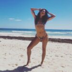 Vick Hope Sexy Bikini 33 624x712 1