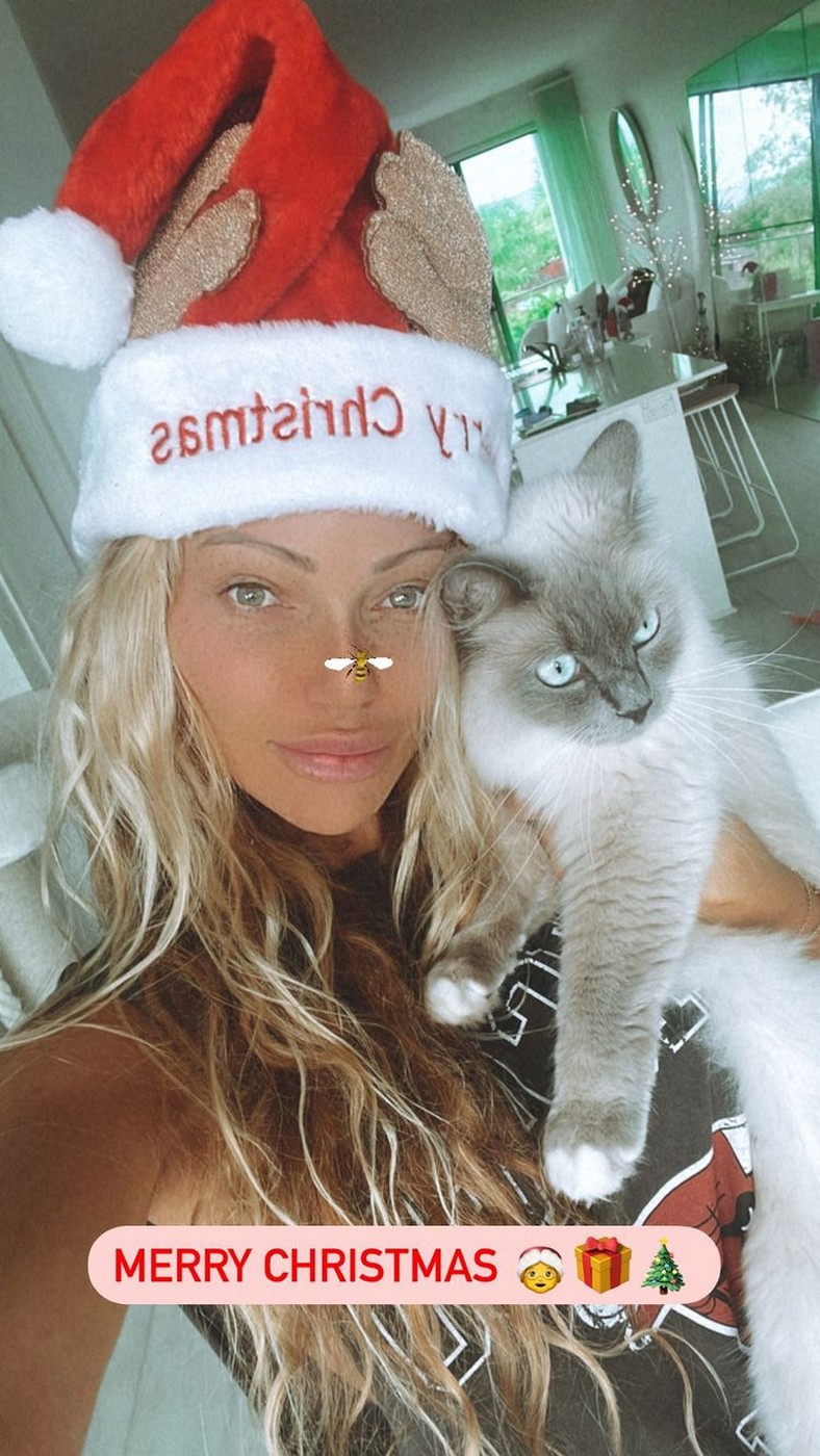 abby-dowse-sexy-xmas-thefappening-cfd-6 Abby Dowse Hot In Christmas Hat
