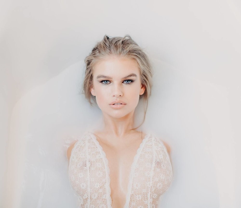 abby-garrett-topless-sexy-9 abby garrett topless sexy 9