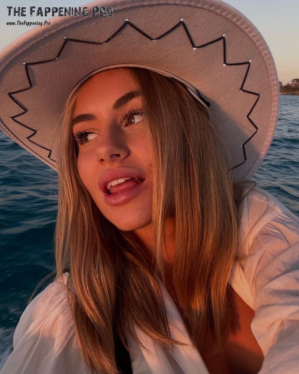 abril-cols-selfie-thefappening-cfd-3 abril cols selfie thefappening cfd 3