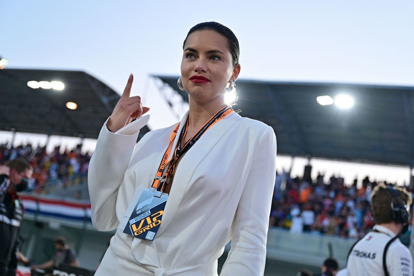 adriana-lima-braless-in-qatar-thefappening-cfd-23 adriana lima braless in qatar thefappening cfd 23