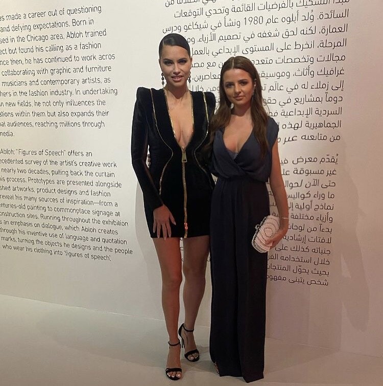 adriana-lima-deep-cleavage-thefappening-cfd-1 adriana lima deep cleavage thefappening cfd 1