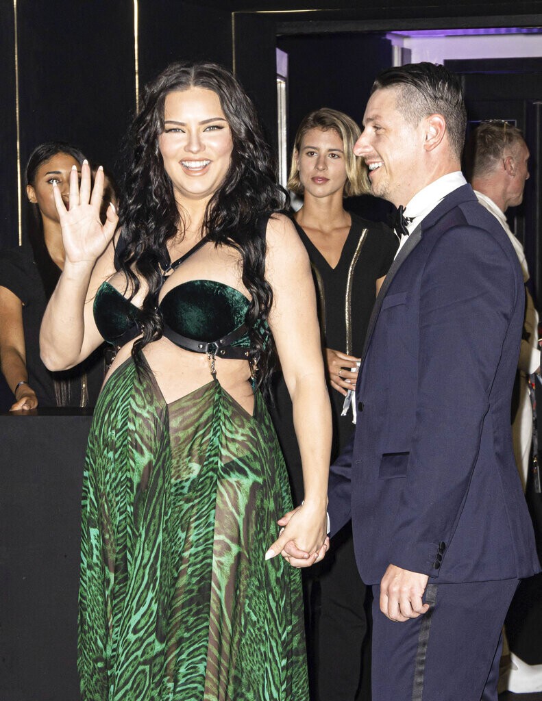 adriana-lima-pregnant-thefappening-cfd-6 adriana lima pregnant thefappening cfd 6