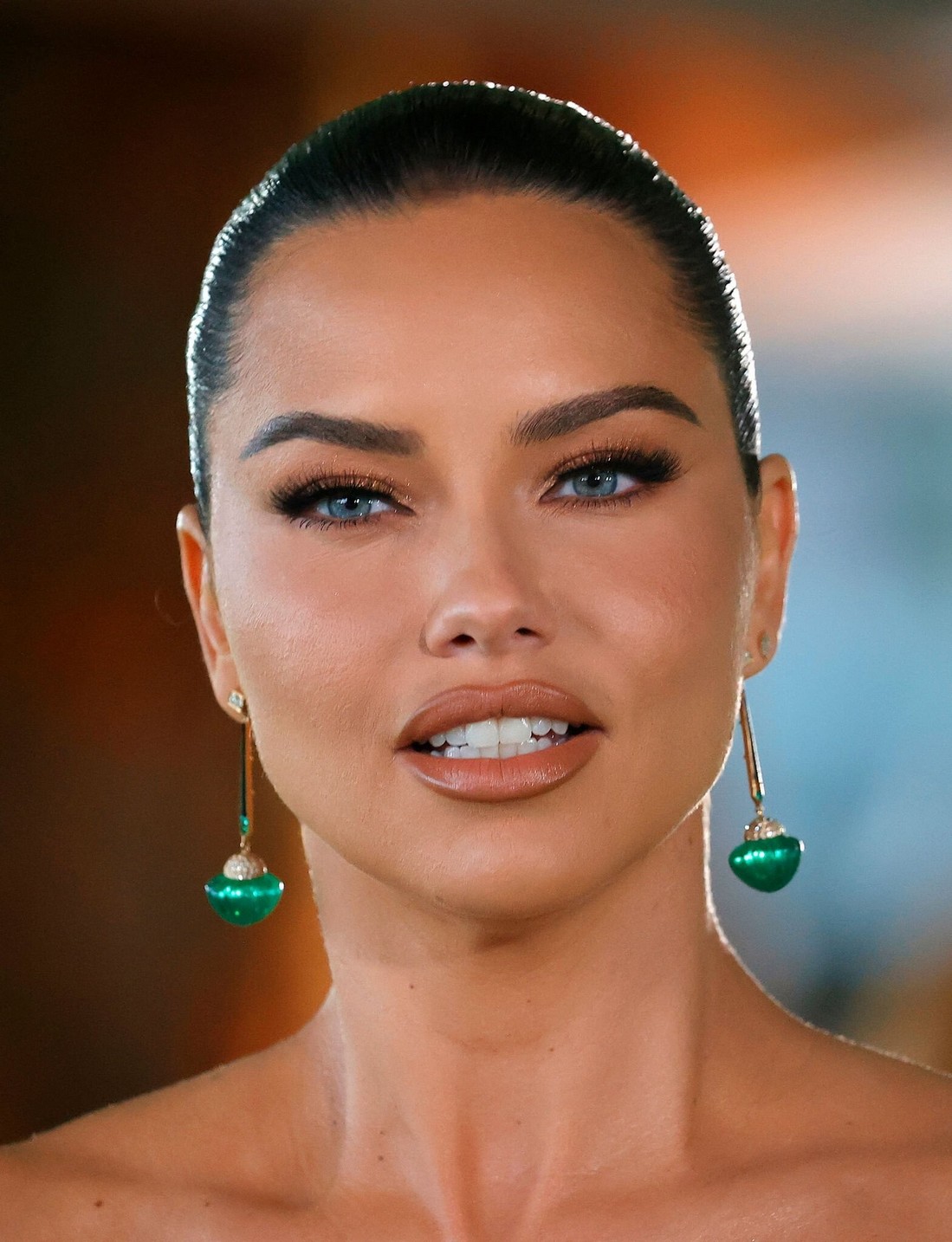 adriana-lima-sexy-in-golden-dress-thefappening-cfd-18 Adriana Lima Cute Face