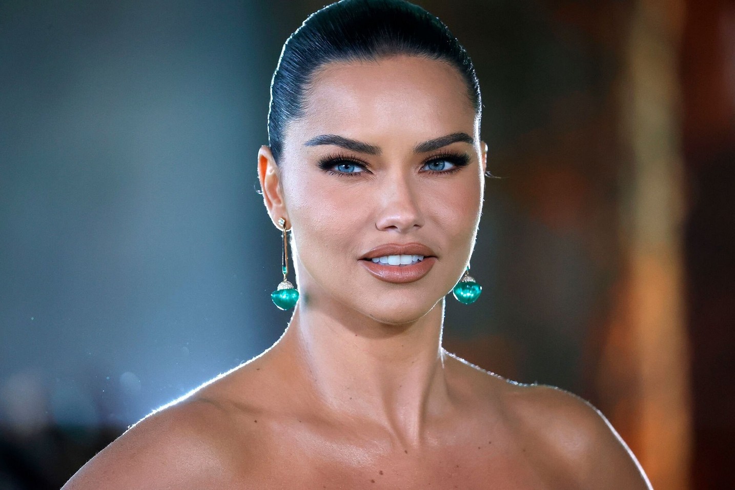 adriana-lima-sexy-in-golden-dress-thefappening-cfd-9 Adriana Lima Pretty