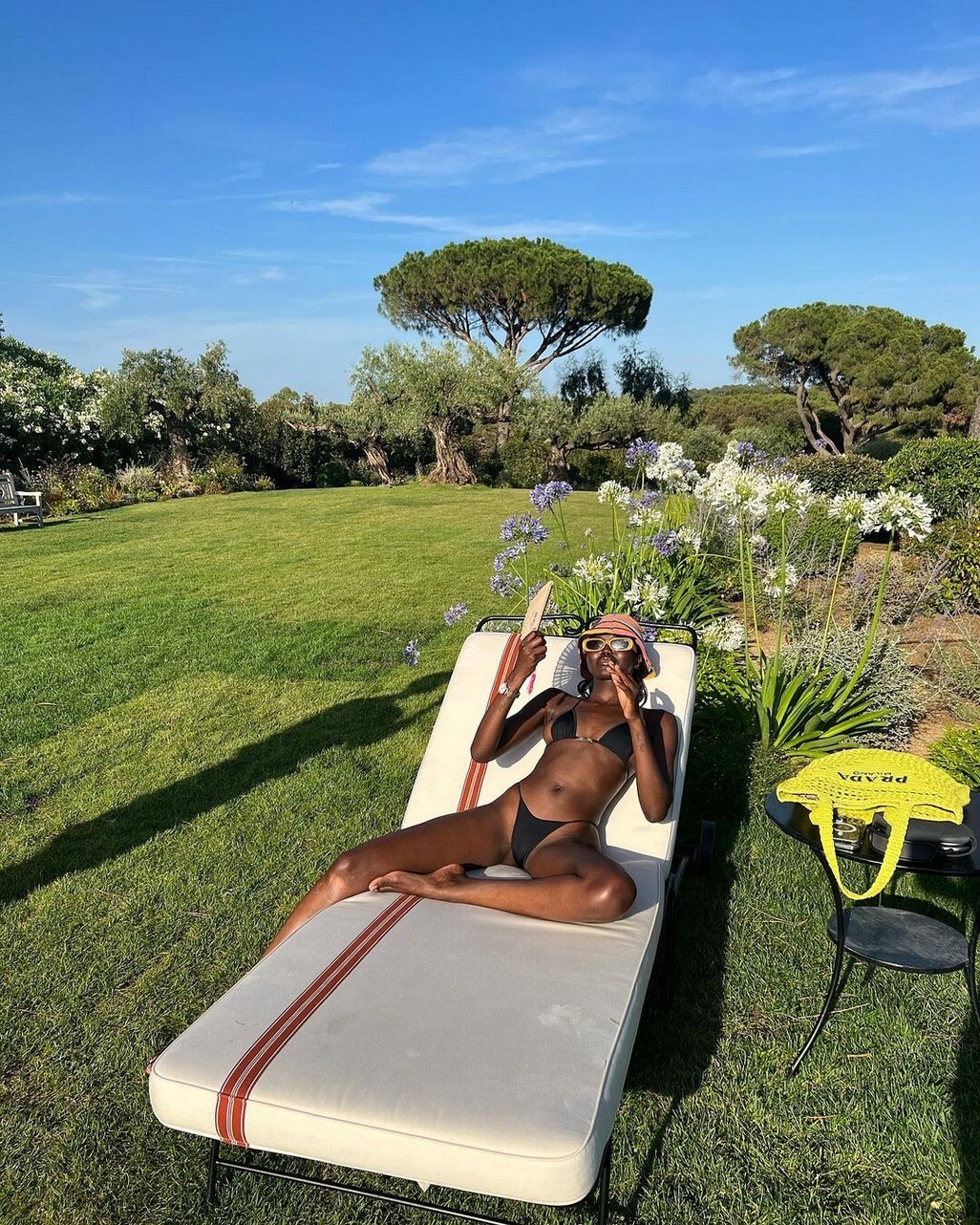 adut-akech-bior-bikini-thefappening-cfd-11 Adut Akech Bior Barefoot