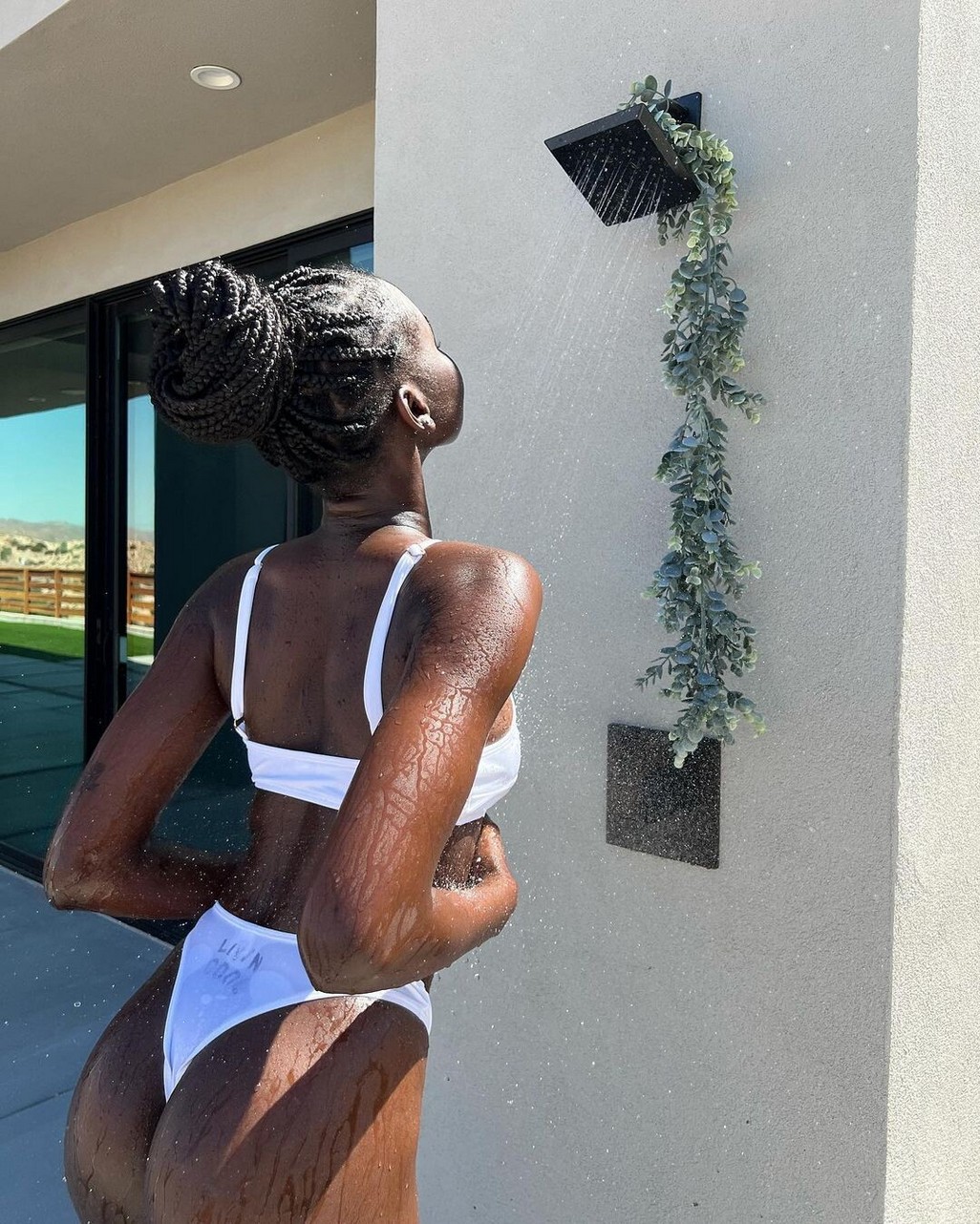 adut-akech-bior-bikini-thefappening-cfd-4 Adut Akech Bior Ass