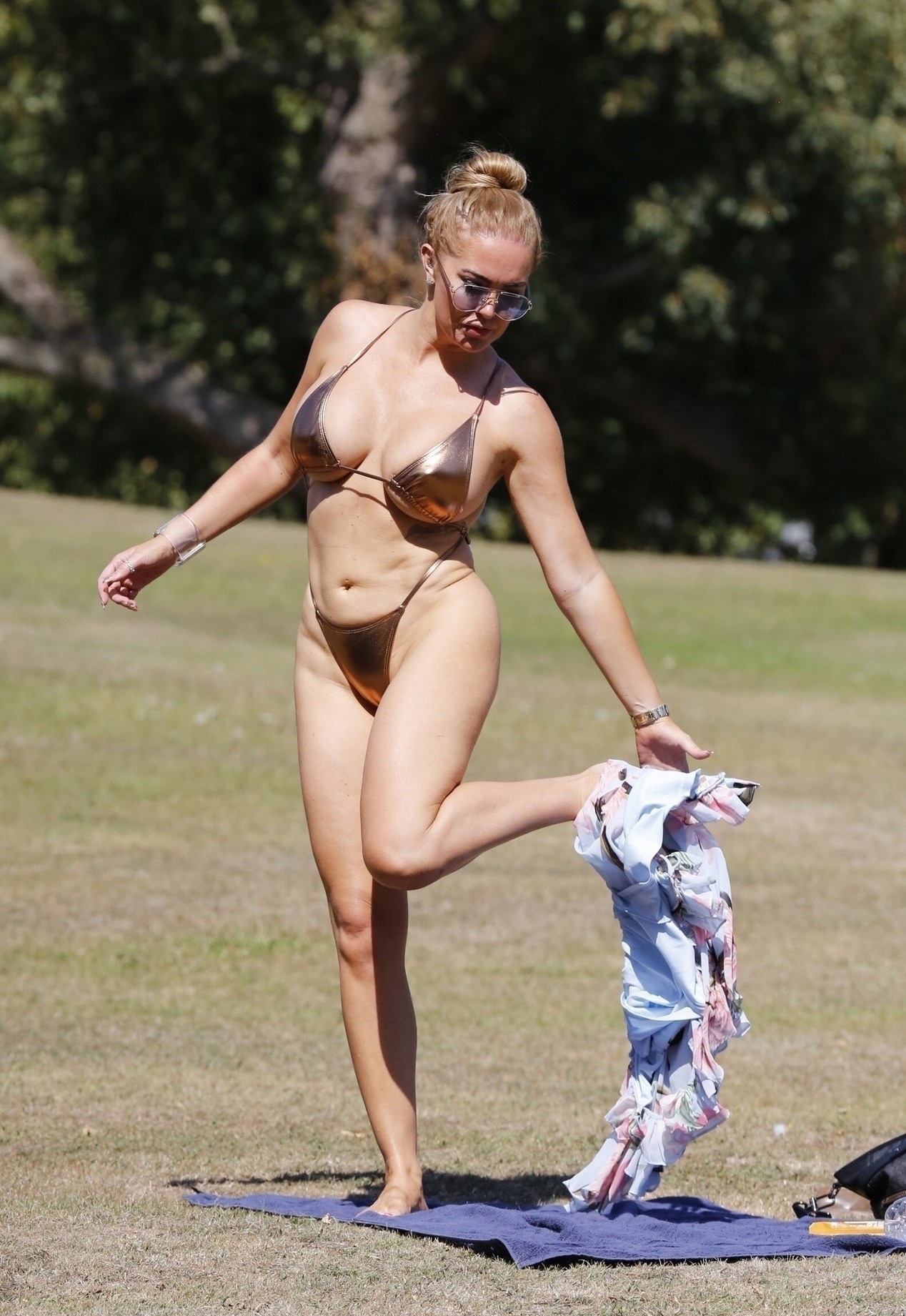 aisleyne-horgan-wallace-covered-nakedness-on-the-beach-thefappening-cfd-20 aisleyne horgan wallace covered nakedness on the beach thefappening cfd 20