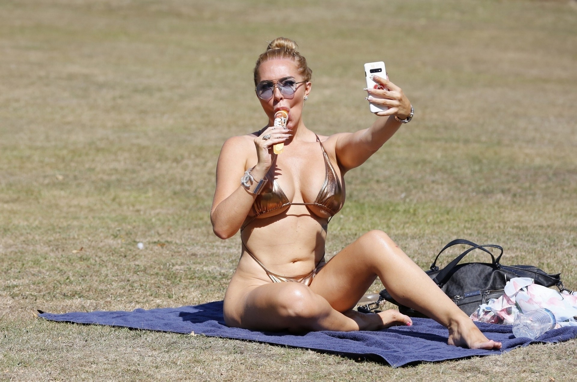 aisleyne-horgan-wallace-covered-nakedness-on-the-beach-thefappening-cfd-26 aisleyne horgan wallace covered nakedness on the beach thefappening cfd 26
