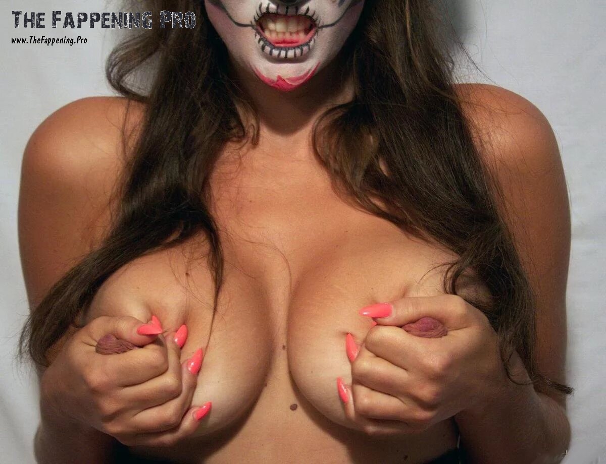 alena-vodonaeva-topless-thefappening-cfd-1 Alena Vodonaeva Fappening