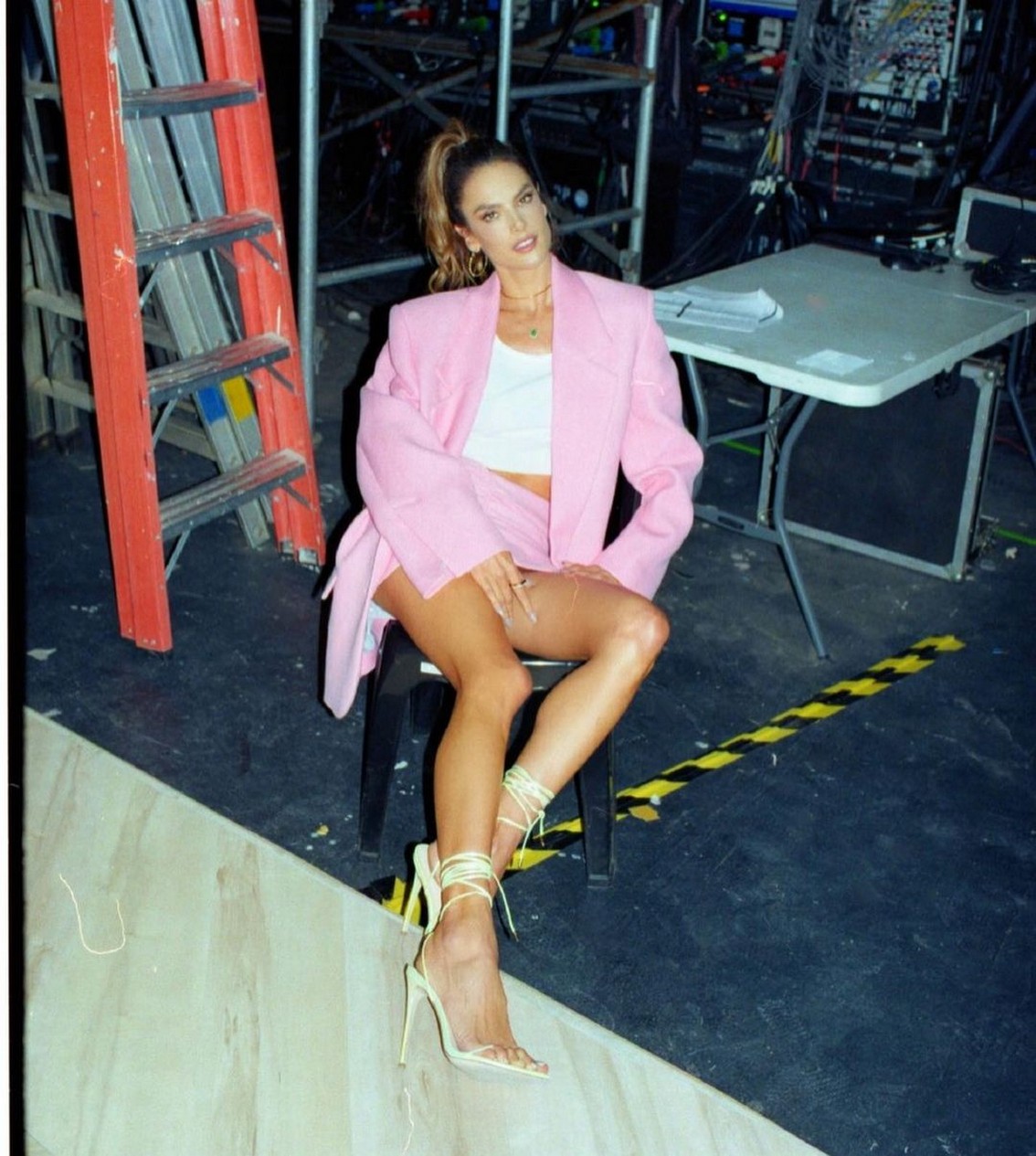 alessandra-ambrosio-flaunts-her-sexy-legs-upskirt-thefappening-cfd-4-1 Alessandra Ambrosio Upskirt Barefeet