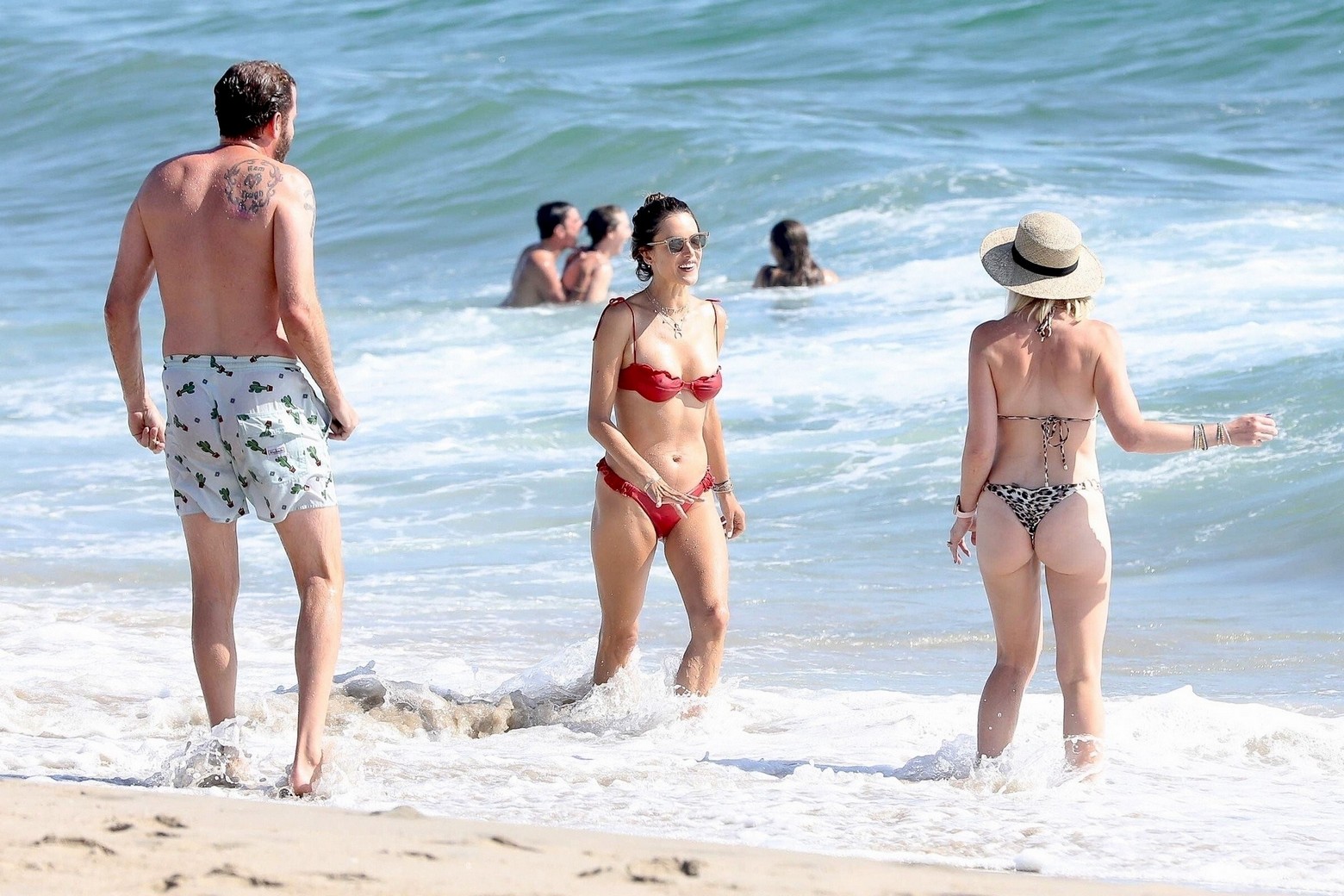alessandra-ambrosio-sexy-ass-and-her-busty-girlfriend-thefappening-pro-17 alessandra ambrosio sexy ass and her busty girlfriend thefappening pro 17