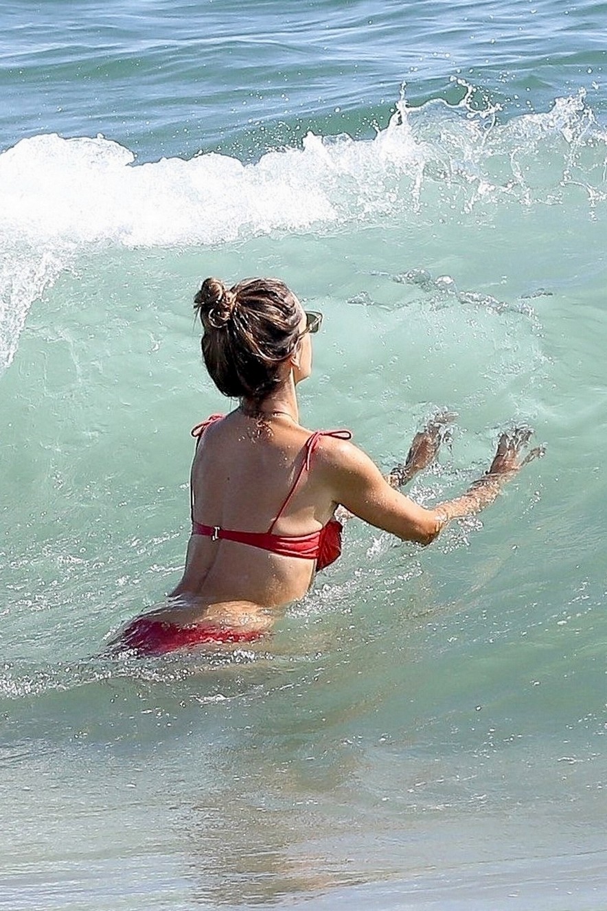 alessandra-ambrosio-sexy-ass-and-her-busty-girlfriend-thefappening-pro-59 alessandra ambrosio sexy ass and her busty girlfriend thefappening pro 59