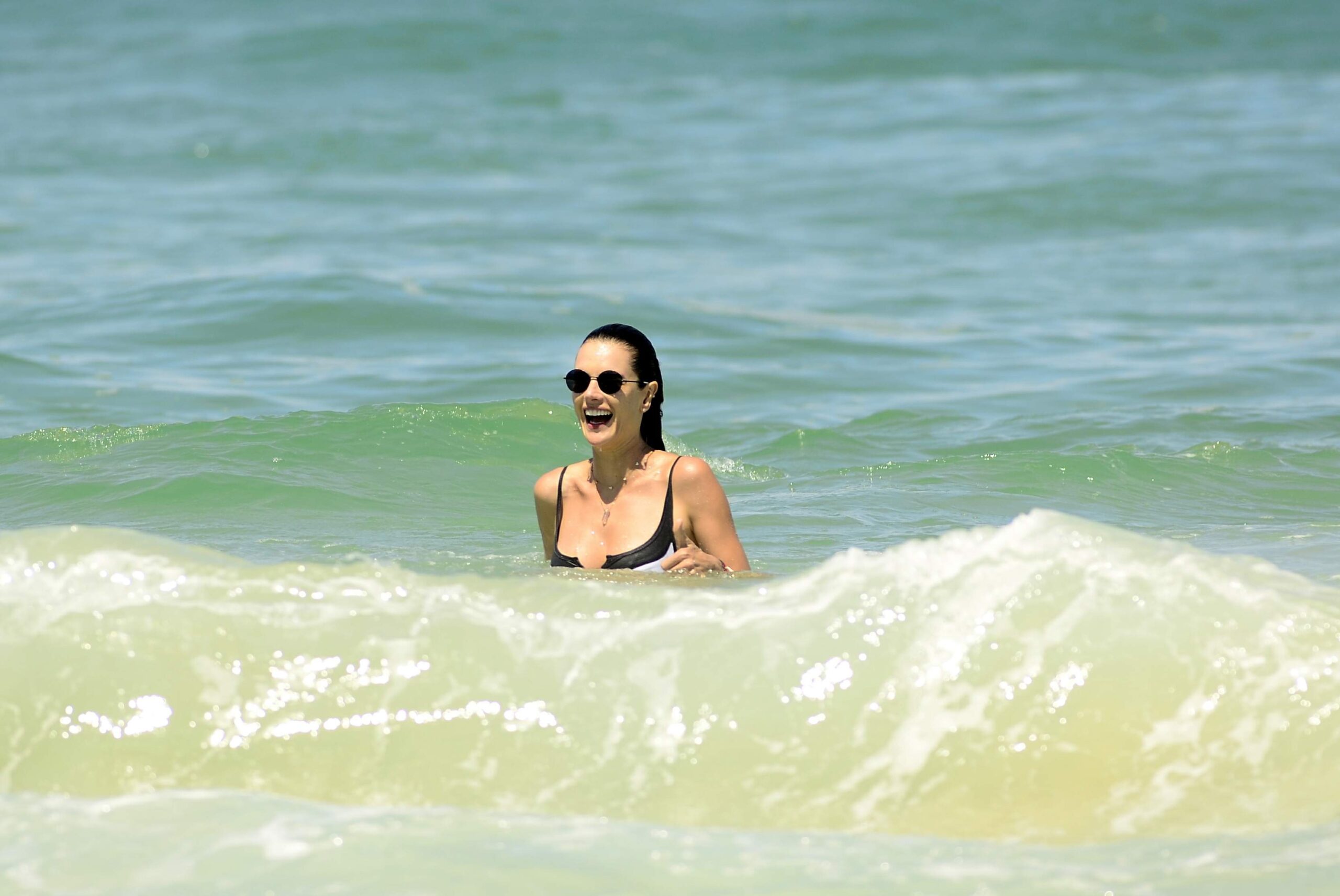 alessandra-ambrosio-sexy-bikini-21-1 alessandra ambrosio sexy bikini 21 1 scaled