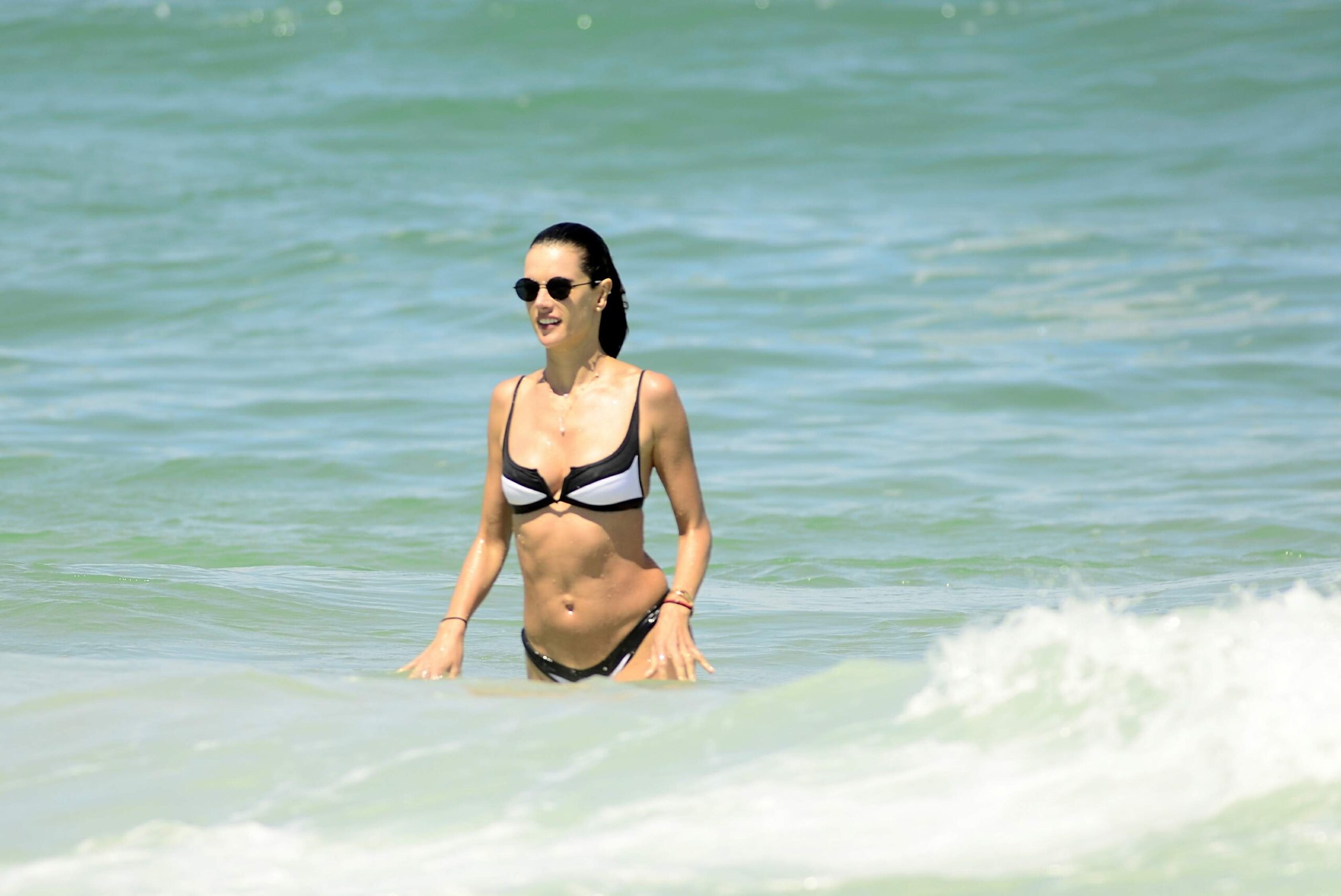 alessandra-ambrosio-sexy-bikini-25-1 alessandra ambrosio sexy bikini 25 1 scaled