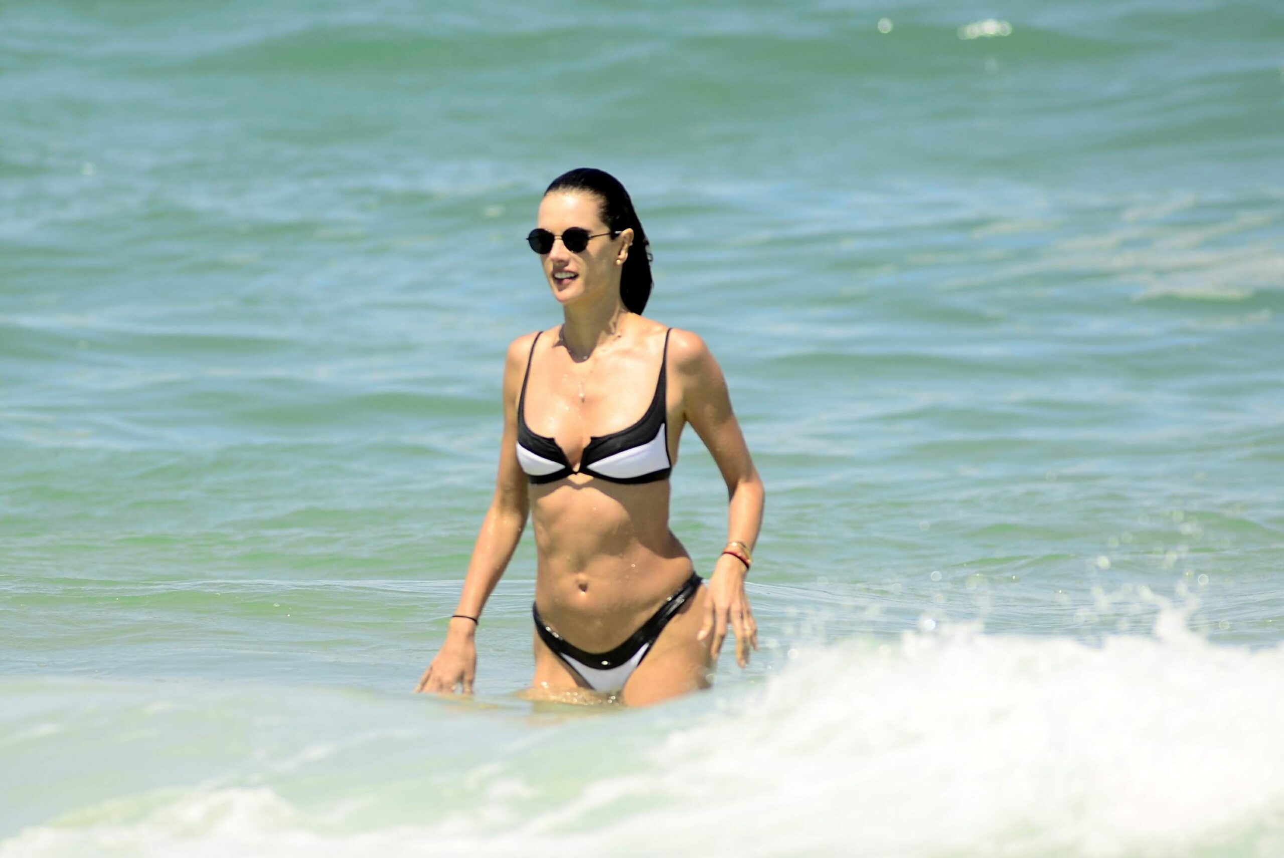alessandra-ambrosio-sexy-bikini-31-1 alessandra ambrosio sexy bikini 31 1 scaled