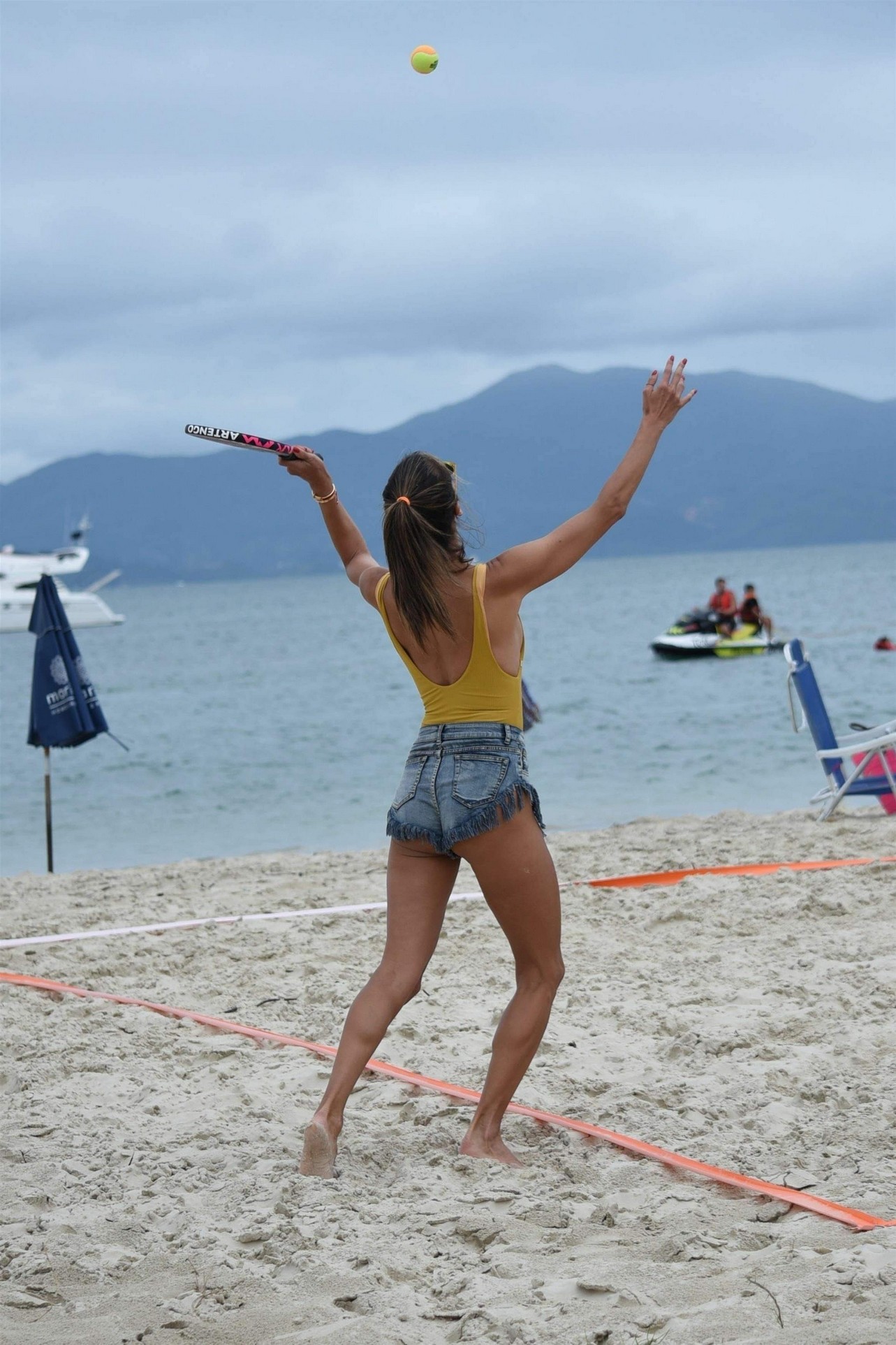 alessandra-ambrosio-sexy-bikini-ass-13 alessandra ambrosio sexy bikini ass 13