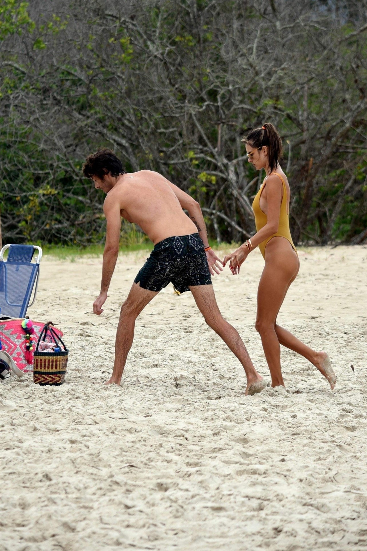alessandra-ambrosio-sexy-bikini-ass-71 alessandra ambrosio sexy bikini ass 71