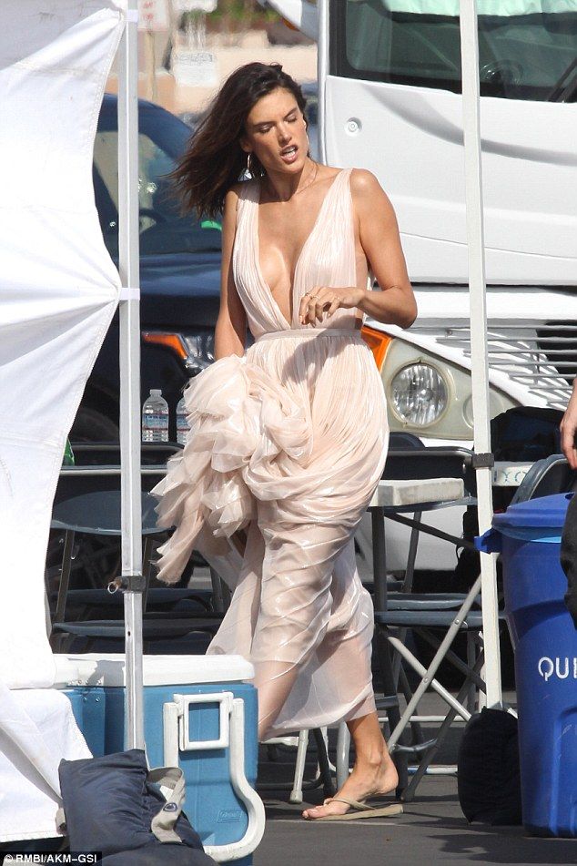 Alessandra-Ambrosio-Sexy-Photos-5