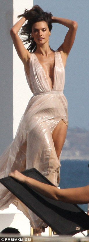 Alessandra-Ambrosio-Sexy-Photos-8
