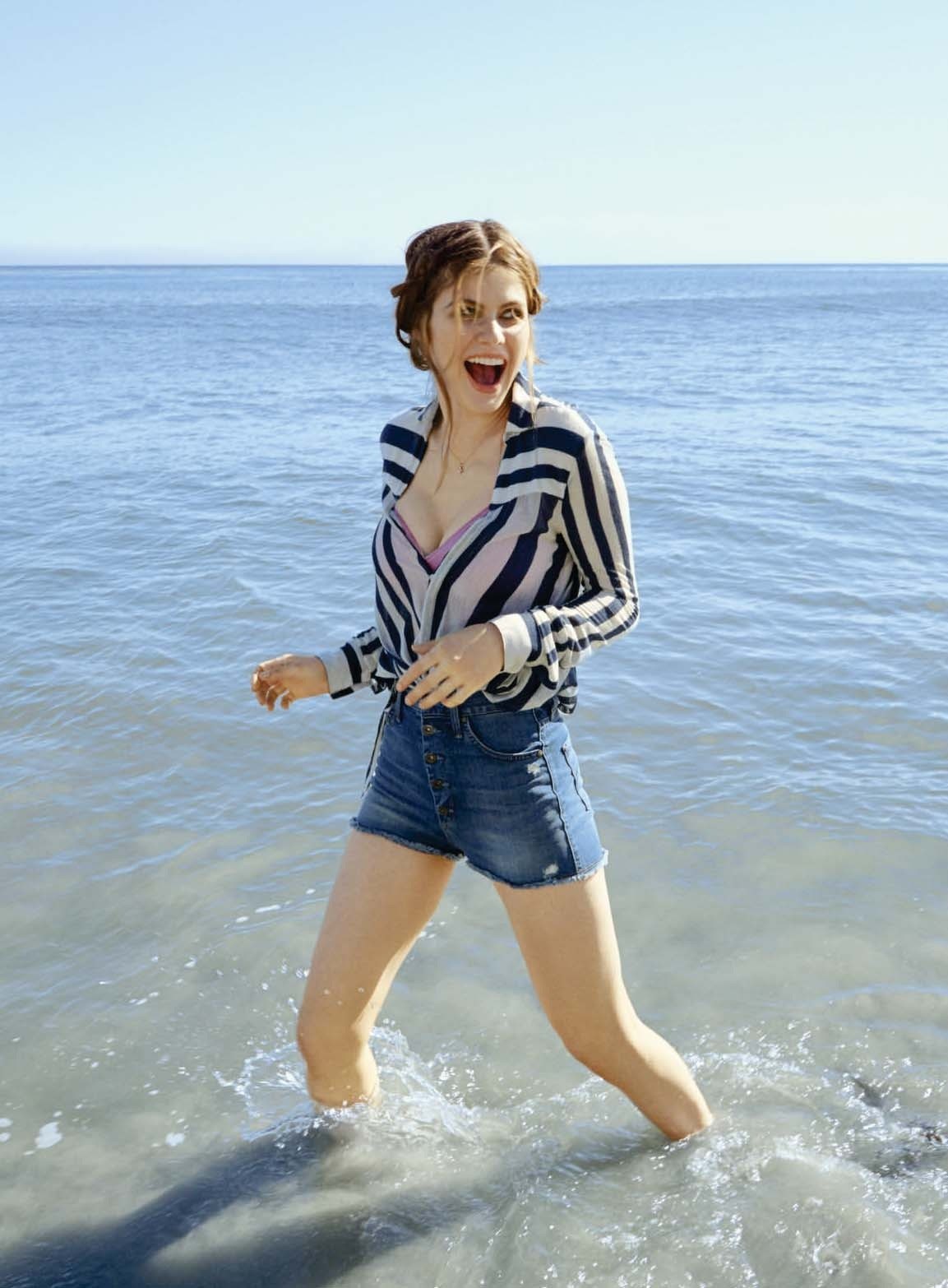 alexandra-daddario-sexy-thefappening-2 alexandra daddario sexy thefappening 2