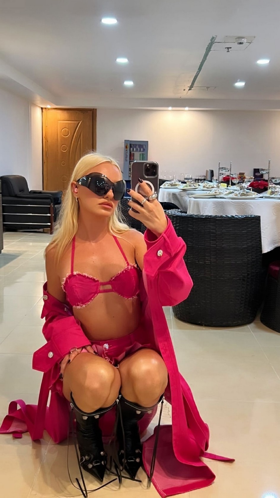 alexandra-stan-hot-thefappening-cfd-4 Alexandra Stan Selfie