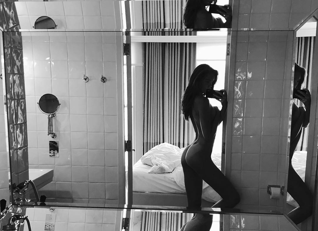 alexina-graham-nude-sexy-thefappening-cfd-25 Alexina Graham Explicit Selfie