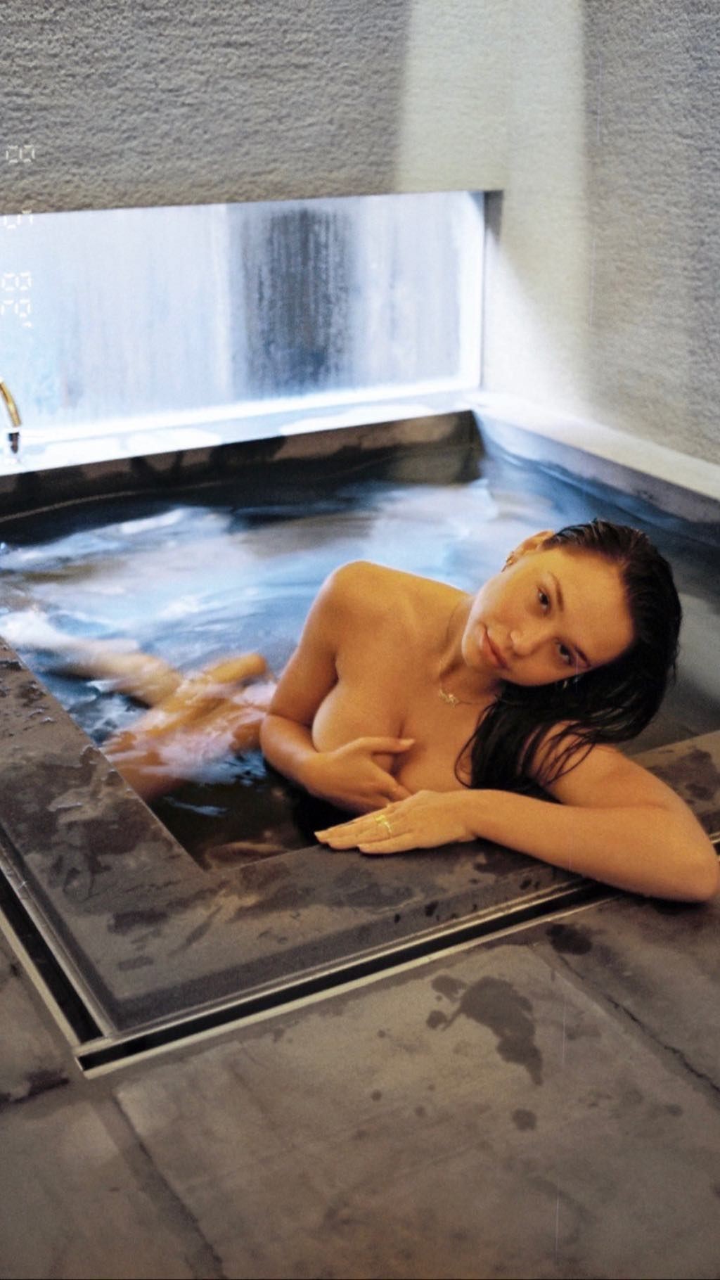 alexis-ren-nude-in-bath-2 Alexis Ren Nude
