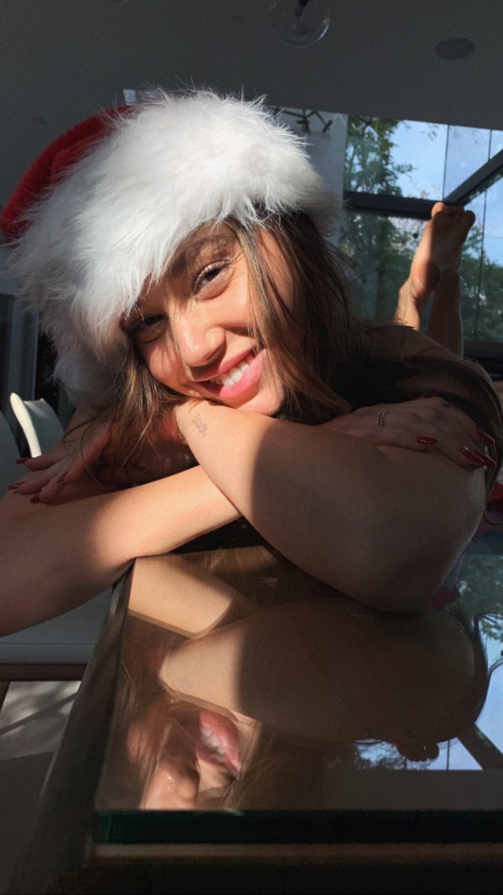alexis-ren-sexy-christmas-12 alexis ren sexy christmas 12