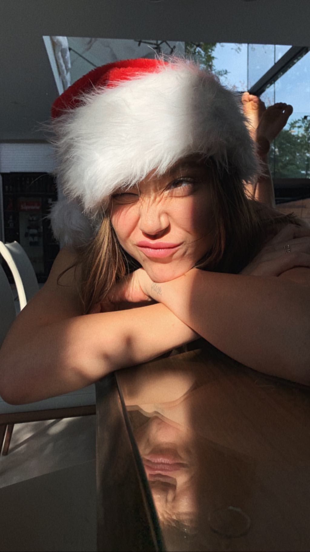 alexis-ren-sexy-christmas-14 alexis ren sexy christmas 14