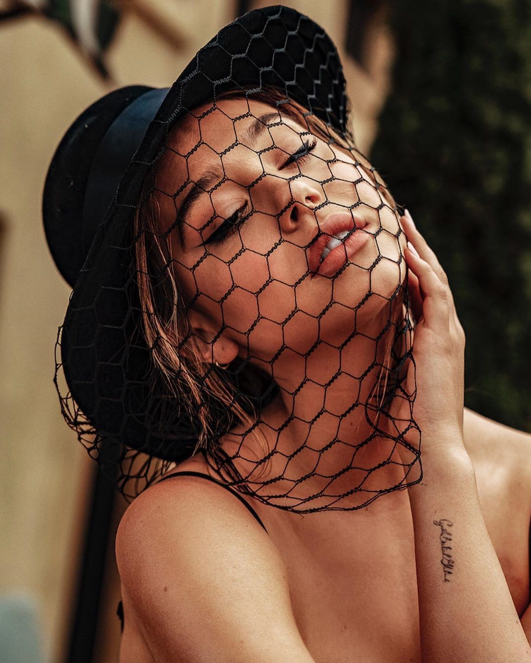 alexis-ren-topless-sexy-thefappening-pro-15 alexis ren topless sexy thefappening pro 15