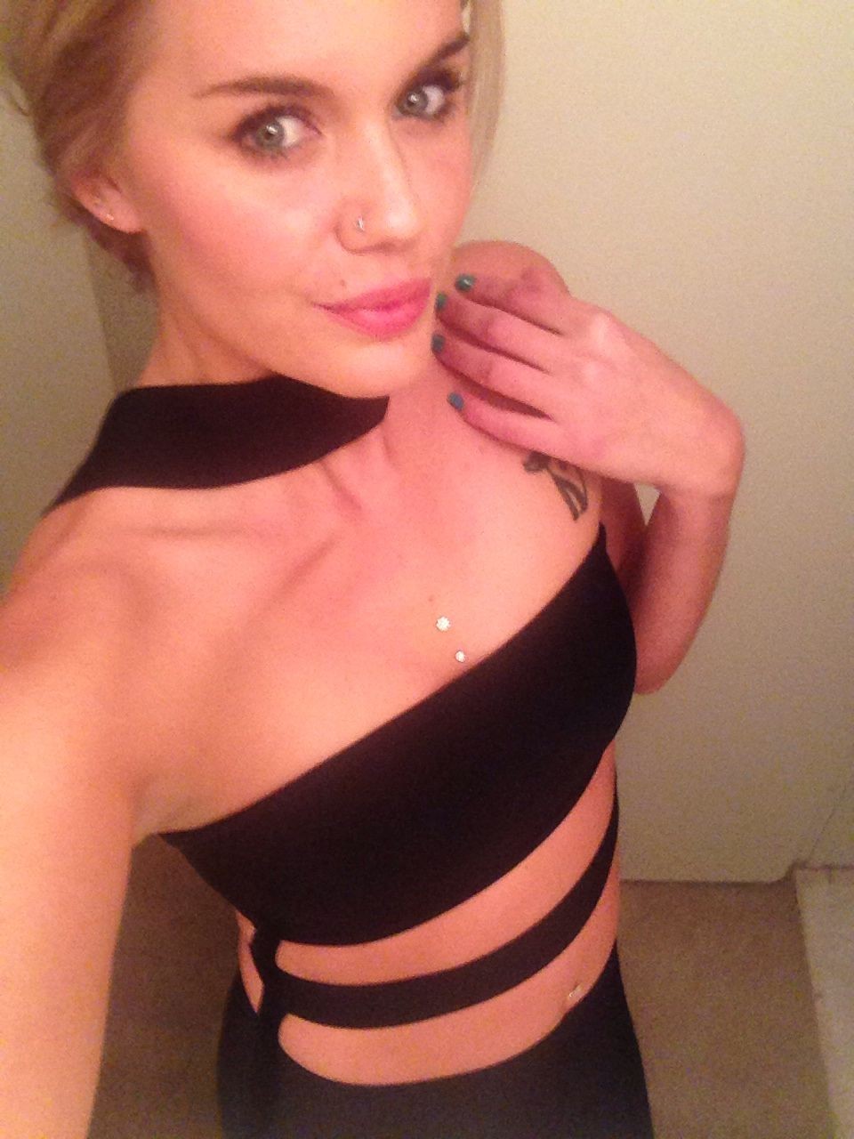 alice-haig-nude-thefappening2017-38-1 Alice-Haig-Nude-TheFappening2017-38