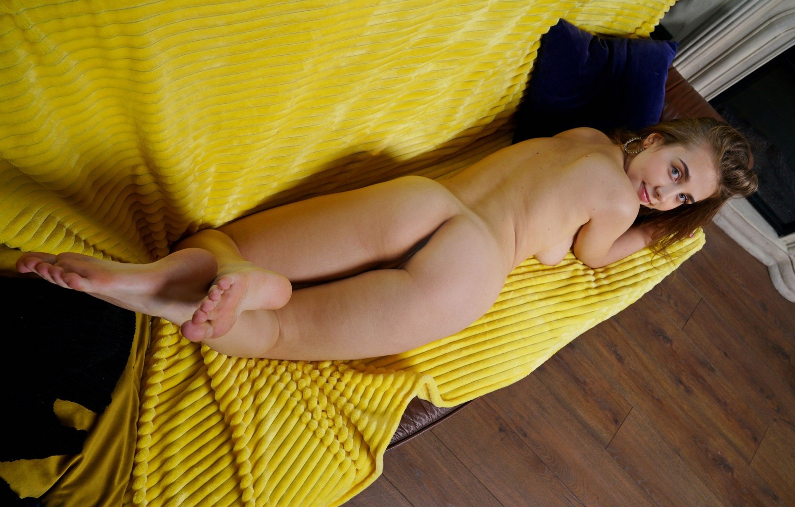 alisa-love-nude-thefappening-cfd-20 Teen Barefoot And Asshole