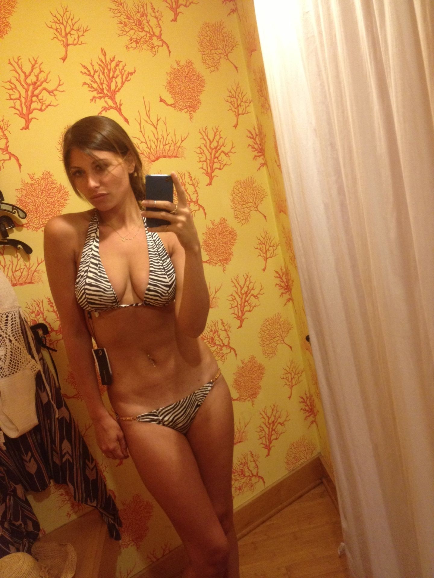 aly-michalka-private-exhibited-hot-pics-7 Aly Michalka Private Exhibited Hot Pics