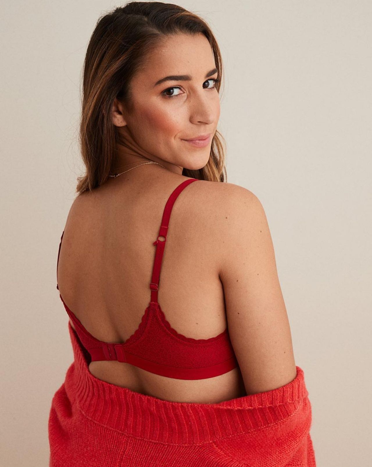 aly-raisman-sexy-aerie-winter-collection-4 aly raisman sexy aerie winter collection 4