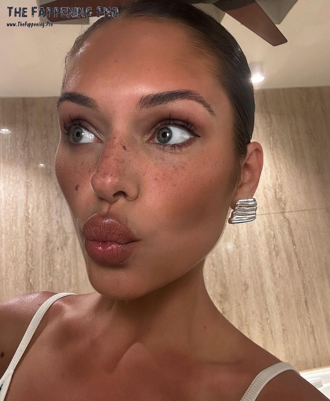 alyssa-lynch-hot-selfie-thefappening-cfd-7 Alyssa Lynch Selfie